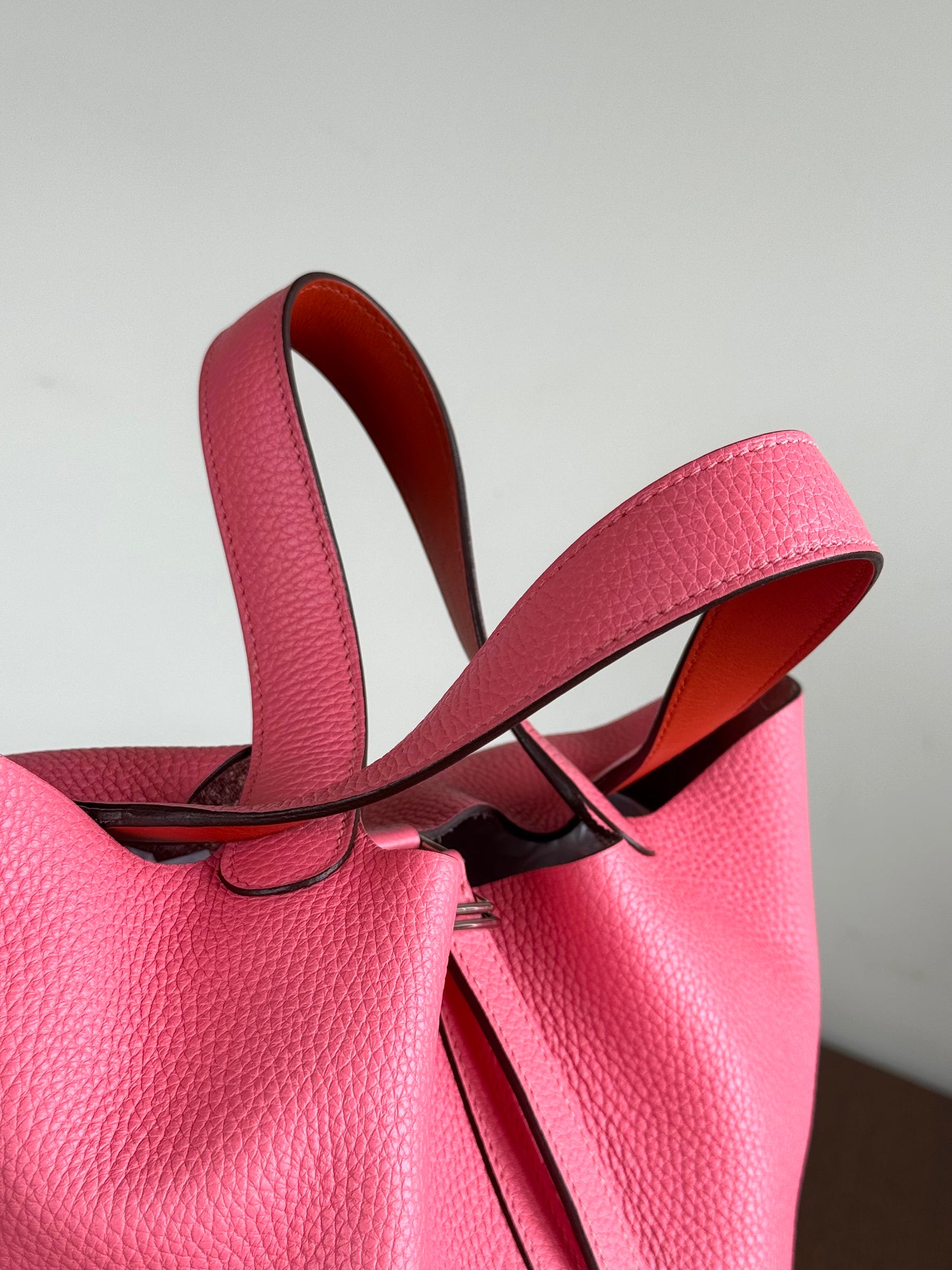 Pre-owned Hermès Picotin 22 Rose Azalee Clemence Handbag