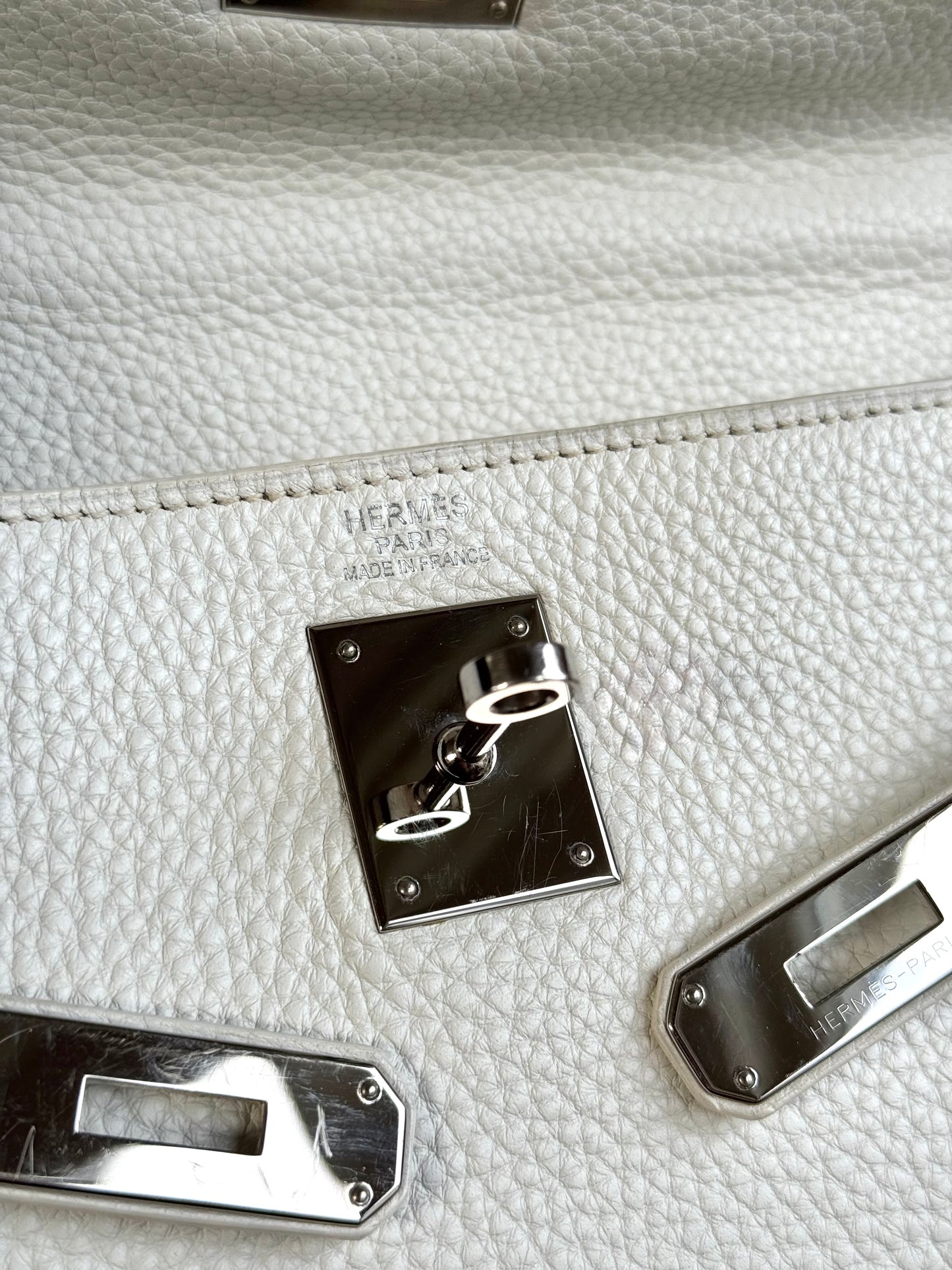 Pre-owned Hermès Kelly 32 White Clemence Leather Bag
