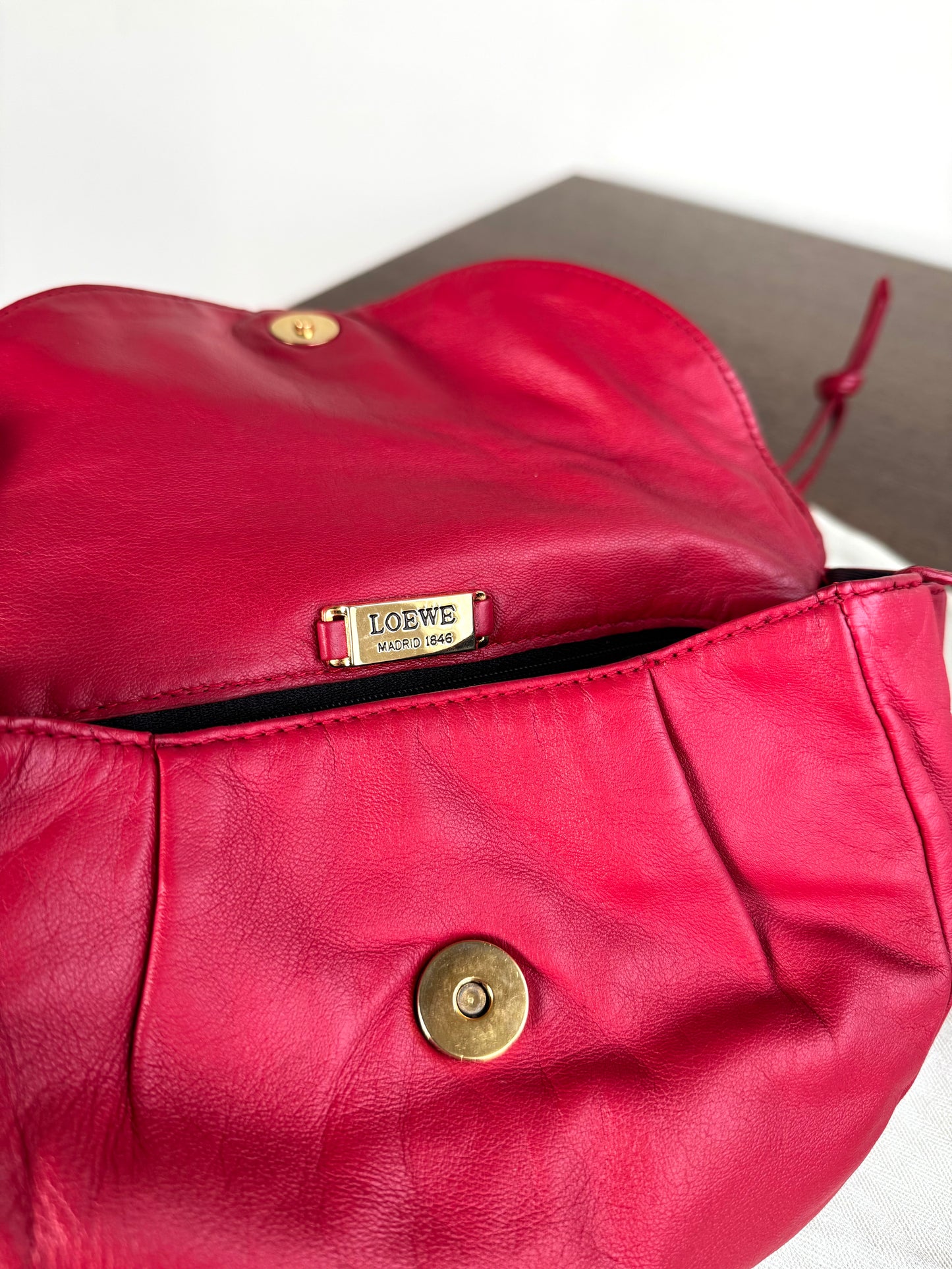 Pre-owned Loewe Red Leather Crossbody Bag