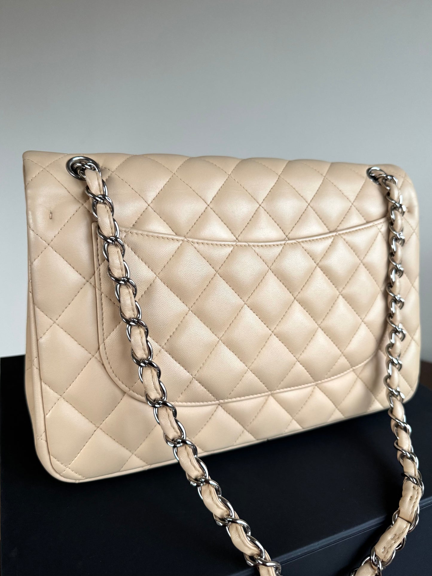 Pre-owned Chanel Timeless Classic Jumbo Beige Lambskin Flap Bag