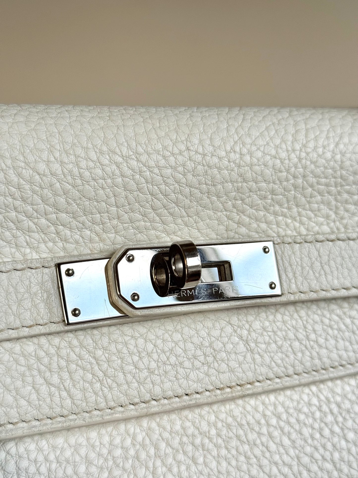 Pre-owned Hermès Kelly 32 White Clemence Leather Bag