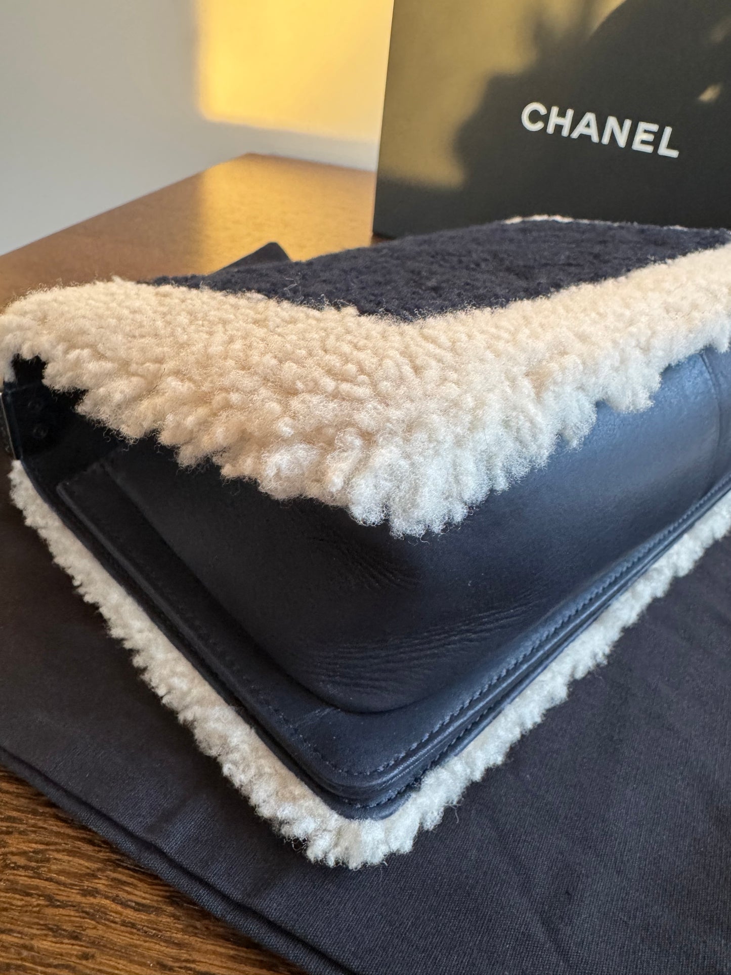 Pre-owned Chanel Boy Medium Shearling Navy White Flap Bag