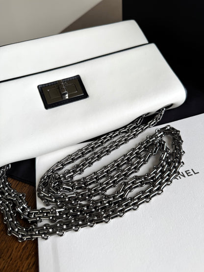 Pre-owned Chanel Mademoiselle East West White Leather Bag