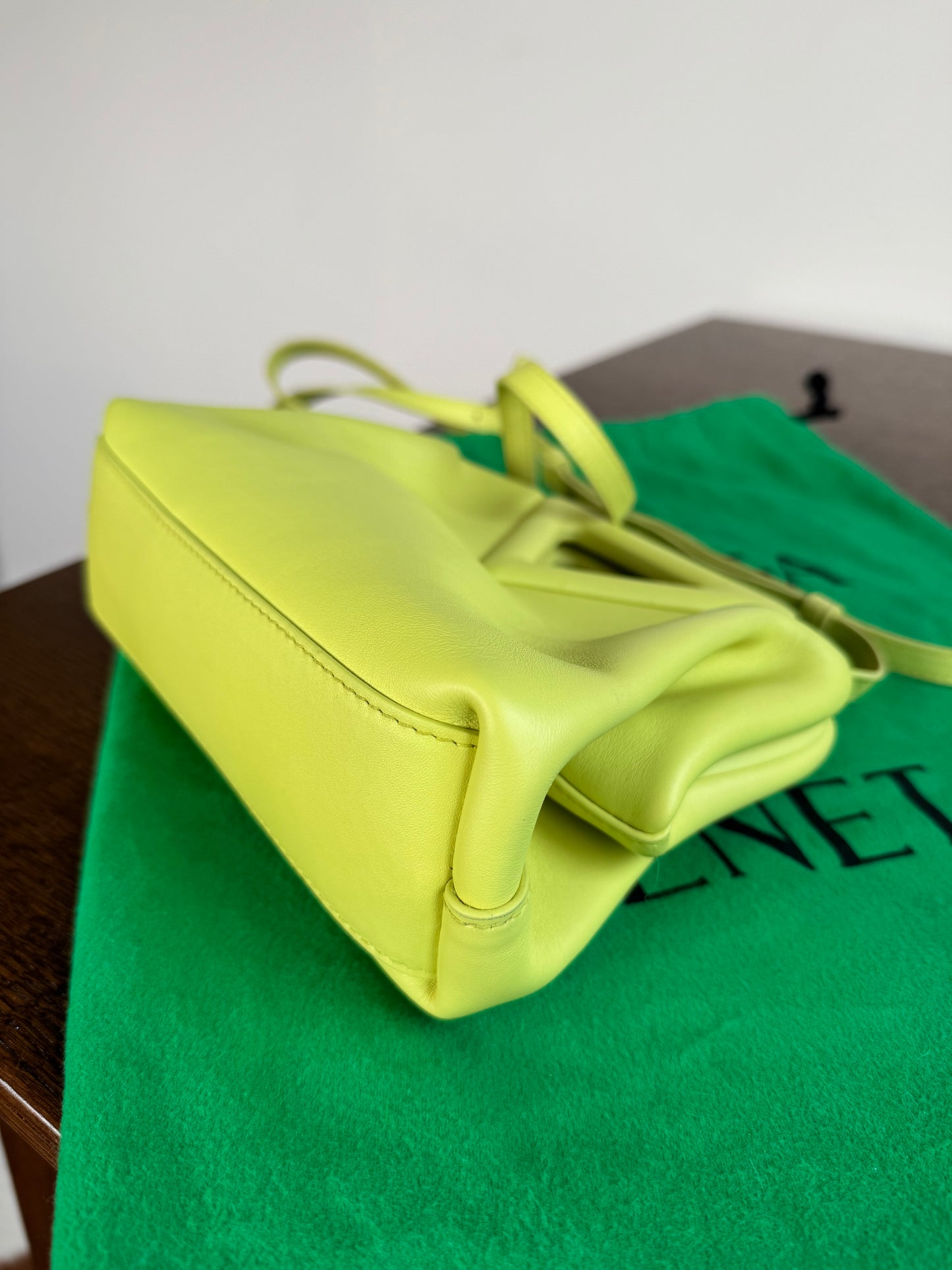 Pre-owned Bottega Veneta Point Small Seagrass Leather Bag