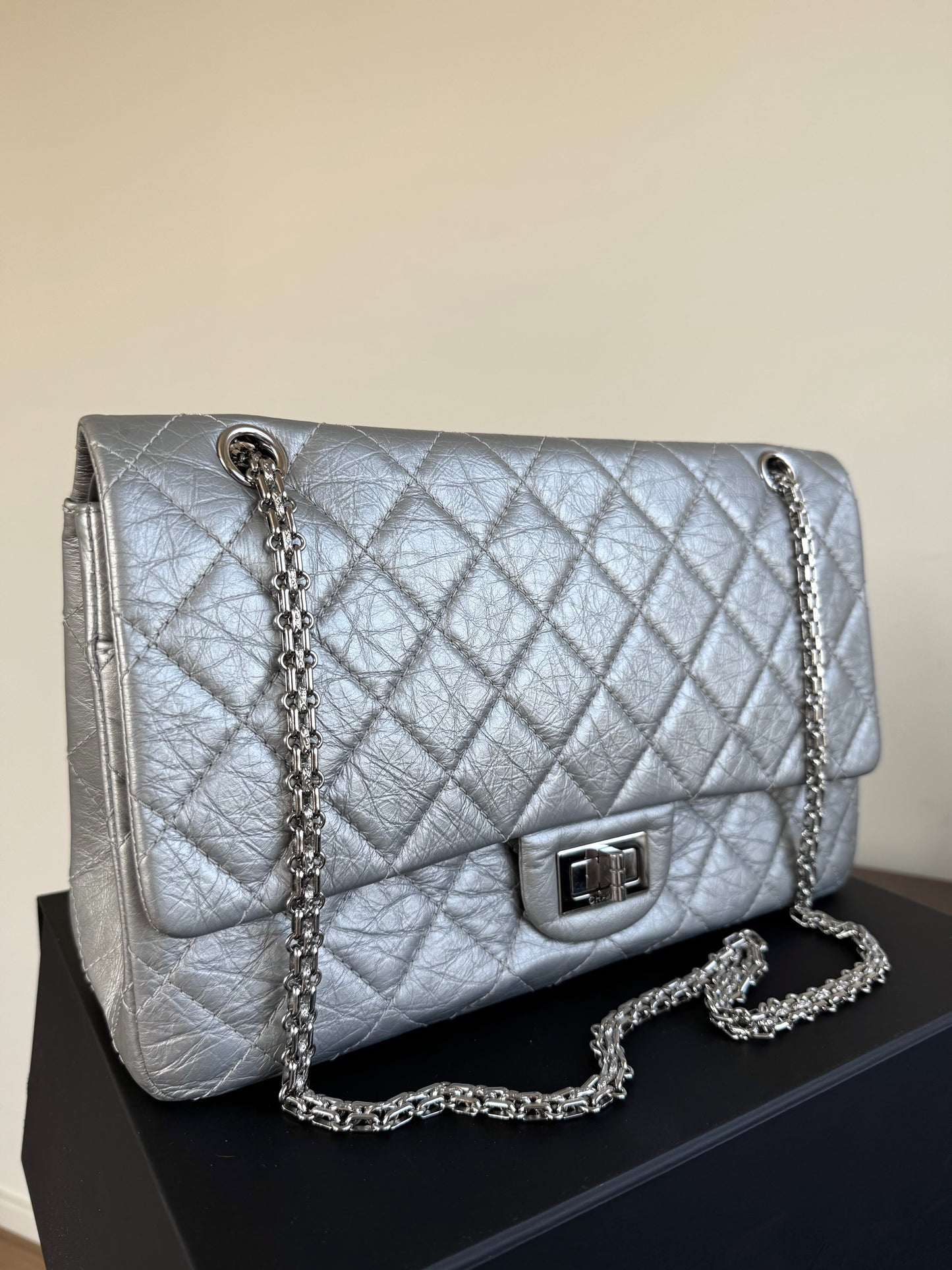 Pre-owned Chanel 2.55 Reissue Maxi 227 Silver Leather Flap Bag