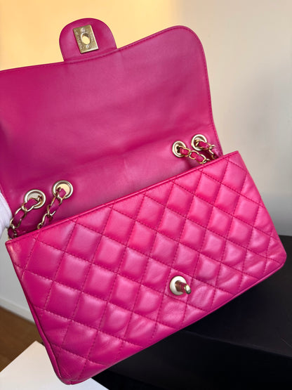 Pre-owned Chanel Paris-Seoul Mademoiselle Chic Medium Pink Leather Bag