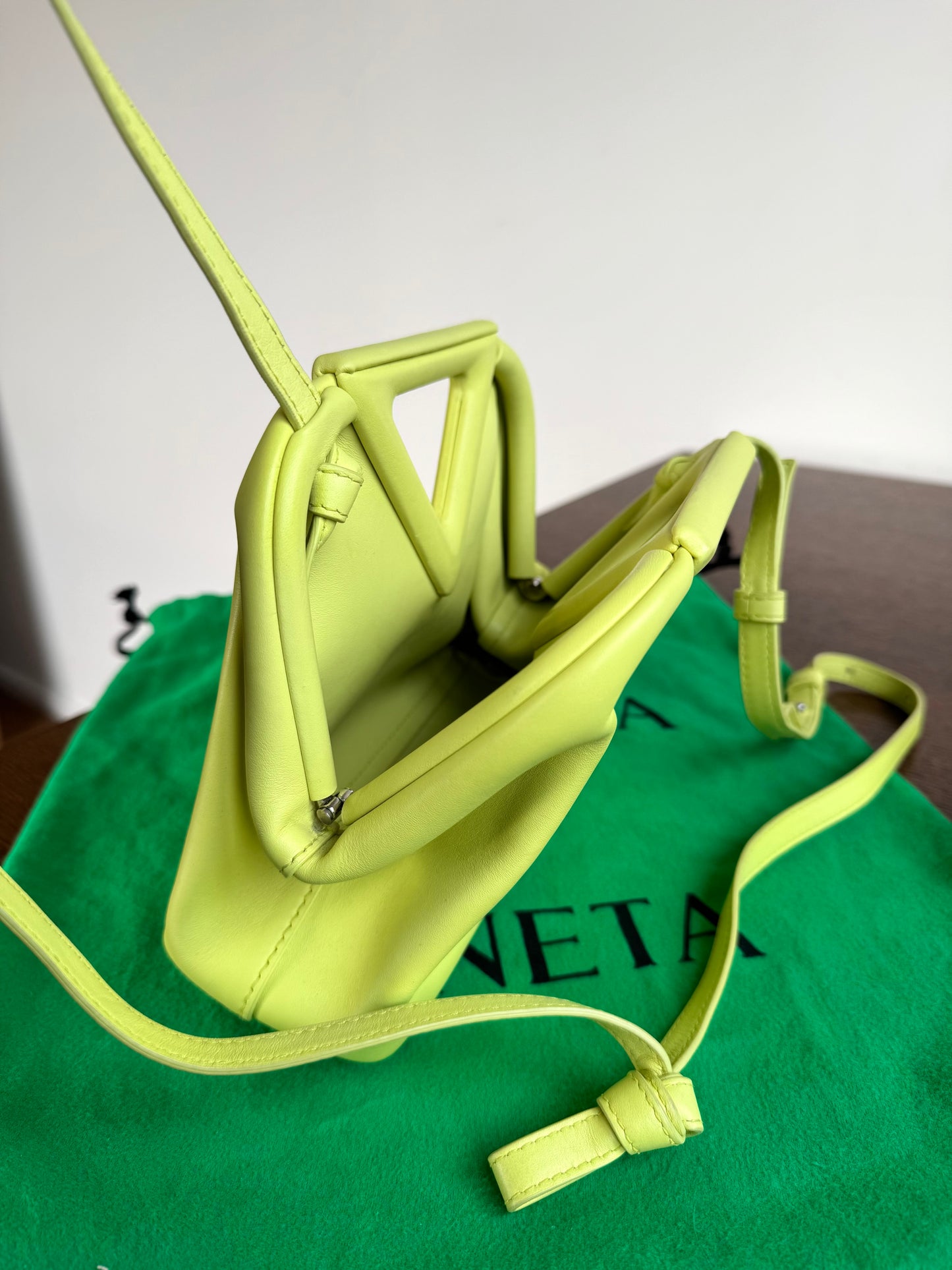 Pre-owned Bottega Veneta Point Small Seagrass Leather Bag