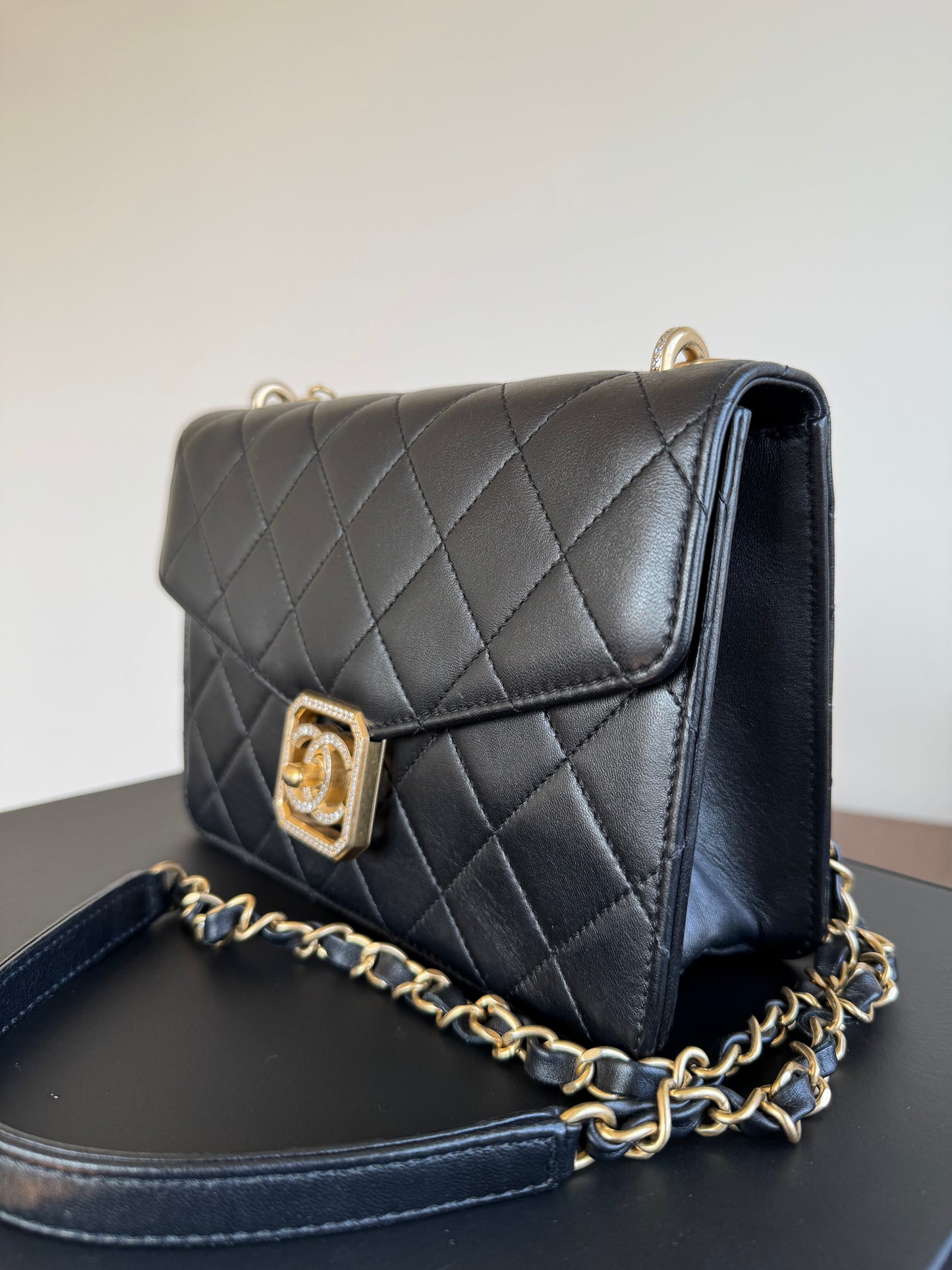 Pre-owned Chanel CC Crystal Geometric Black Lambskin Flap Bag