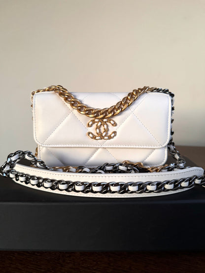 Pre-owned Chanel 19 WOC White Leather Flap Bag