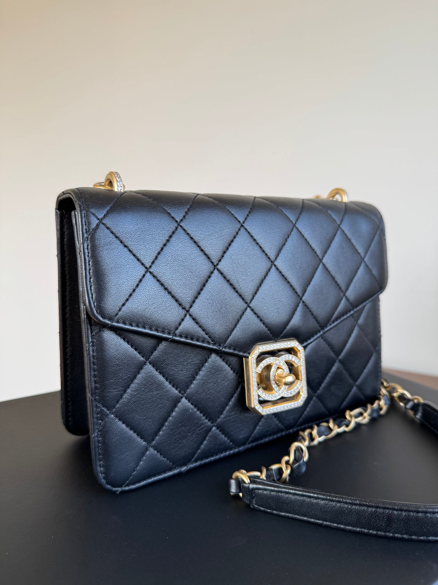 Pre-owned Chanel CC Crystal Geometric Black Lambskin Flap Bag