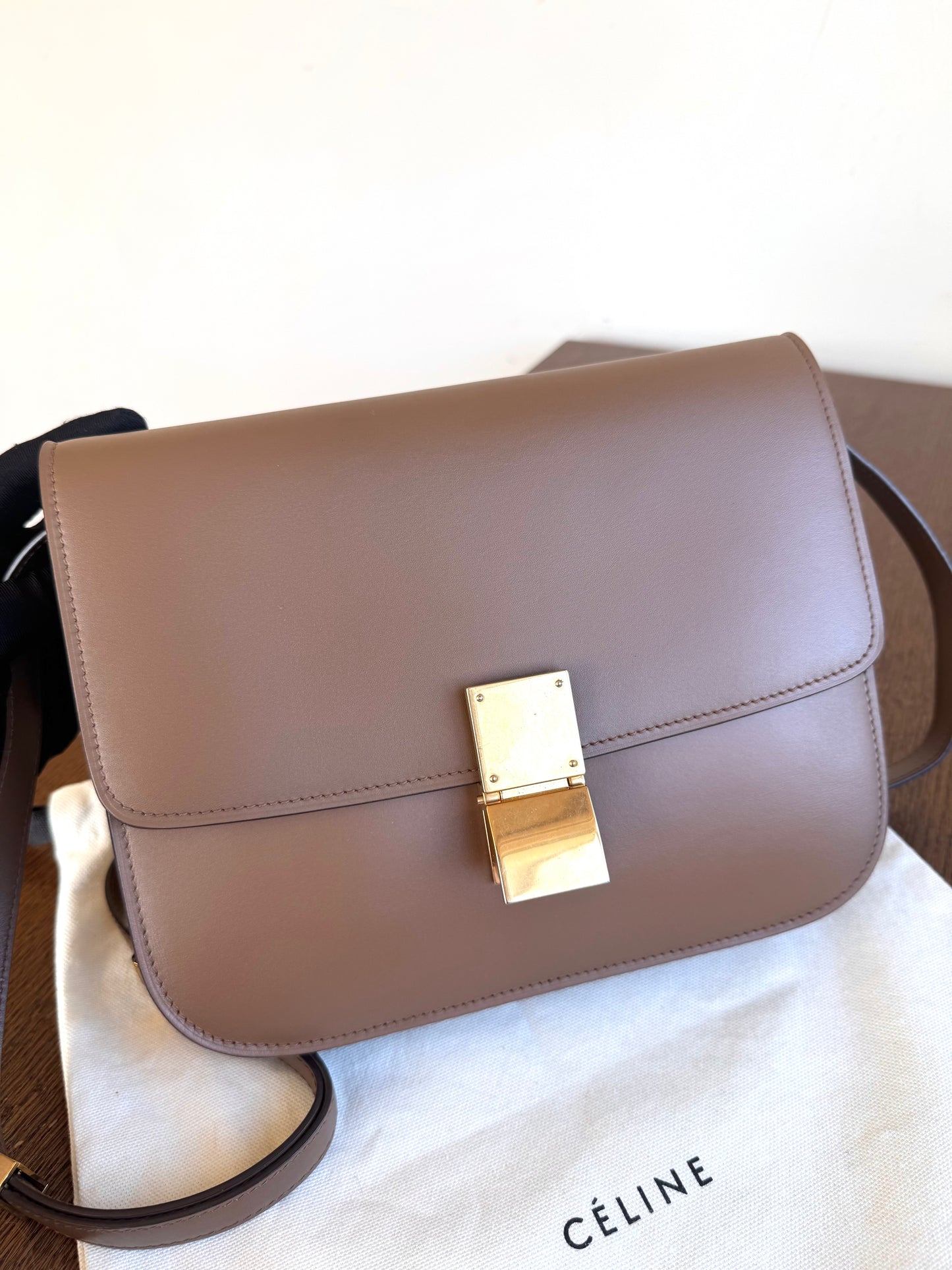 Pre-owned Celine Classic Box Medium Brown Calfskin Bag