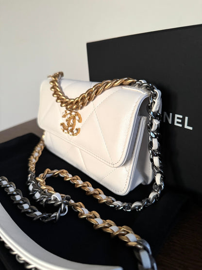 Pre-owned Chanel 19 WOC White Leather Flap Bag