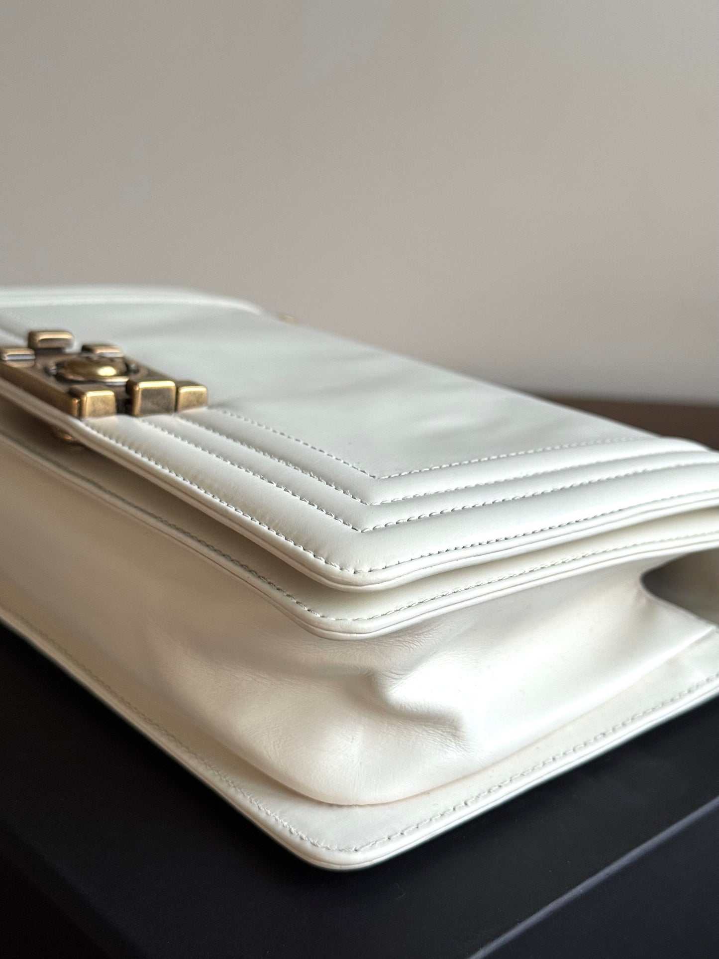 Pre-owned Chanel Boy Medium Original Clasp White Leather Flap Bag