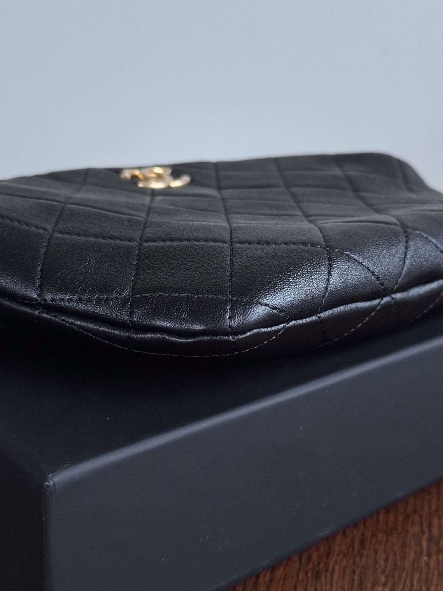 Pre-owned Chanel Black Lambskin Pearl Crown Handle Bag