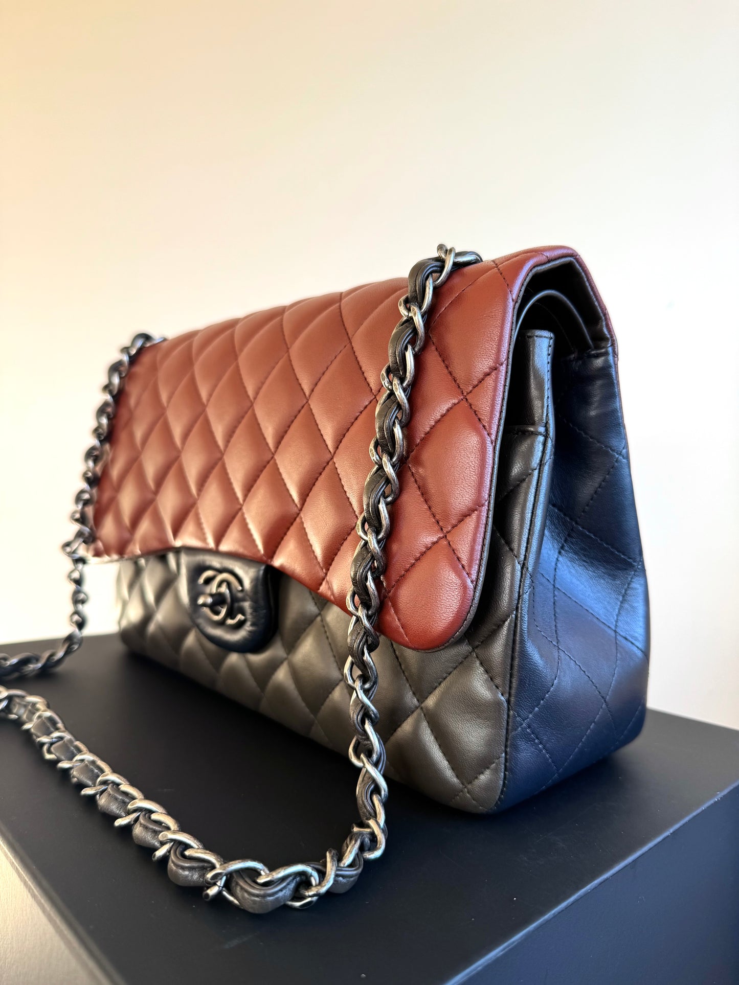 Pre-owned Chanel Timeless Classic Jumbo Tricolor Leather Flap Bag