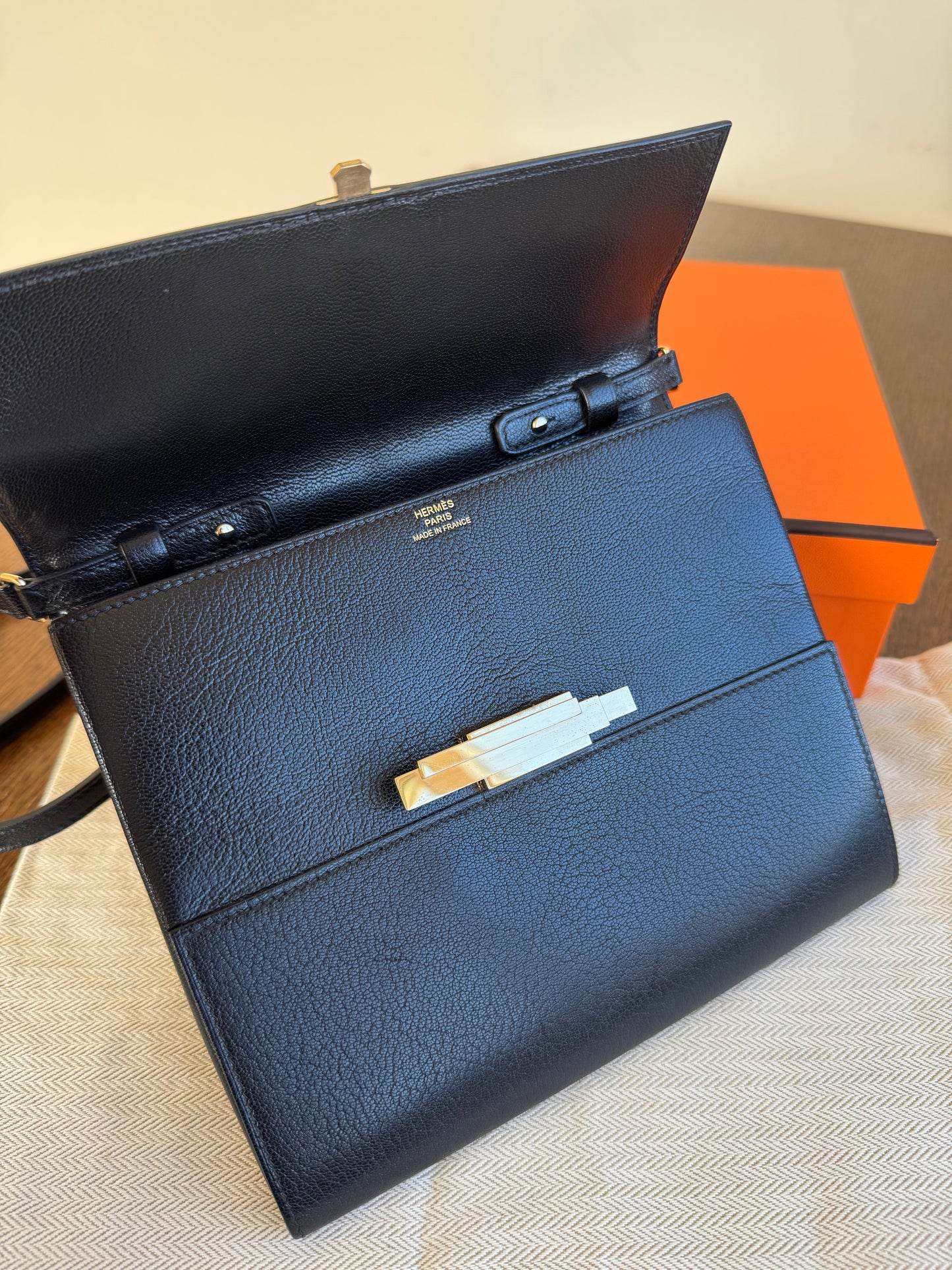 Pre-owned Hermès Cinhetic To Go Black Chèvre Mysore Bag