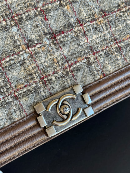 Pre-owned Chanel Boy Maxi Brown Tweed Leather Flap Bag