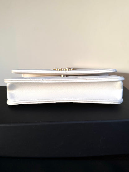 Pre-owned Chanel 19 WOC White Leather Flap Bag