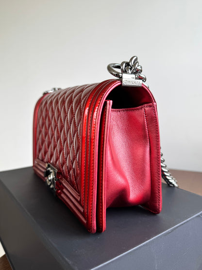 Pre-owned Chanel Boy Medium Metallic Red Patent Leather Bag