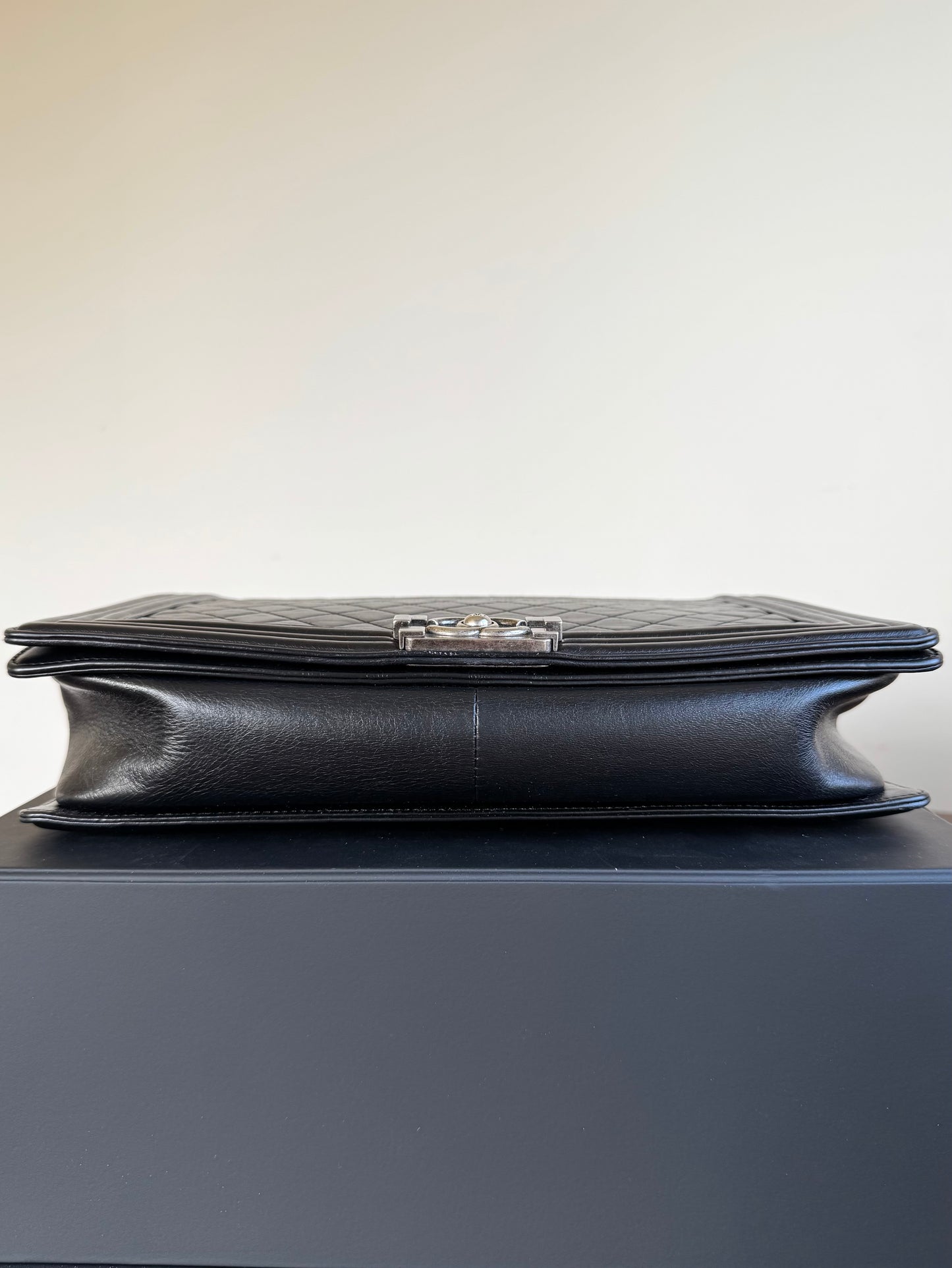 Pre-owned Chanel Boy Maxi Black Leather Flap Bag
