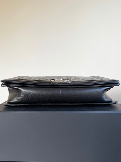 Pre-owned Chanel Boy Maxi Black Leather Flap Bag
