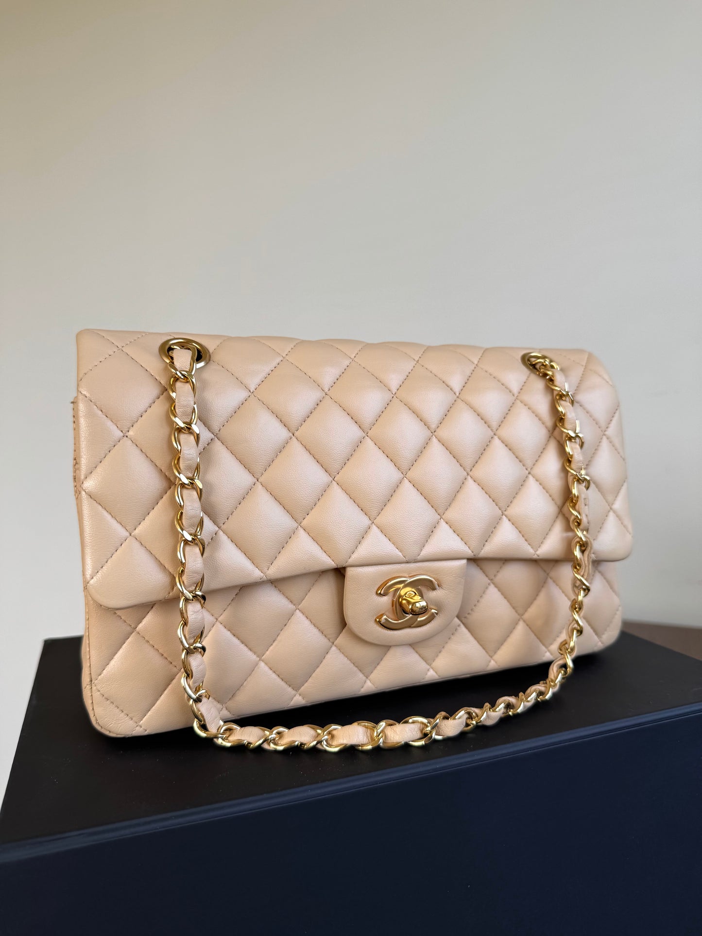 Pre-owned Chanel Timeless Classic Medium Beige Lambskin Flap Bag