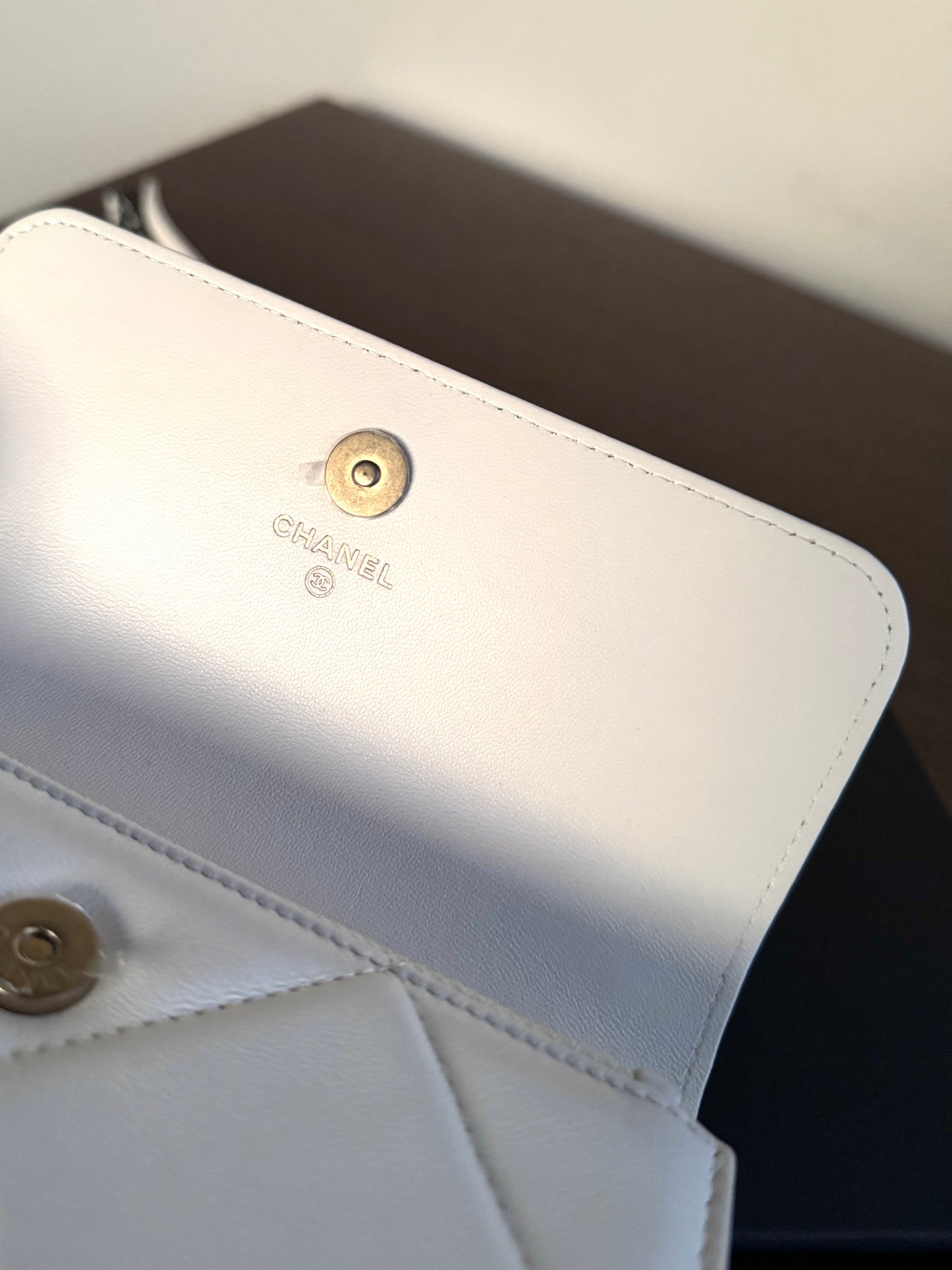 Pre-owned Chanel 19 WOC White Leather Flap Bag