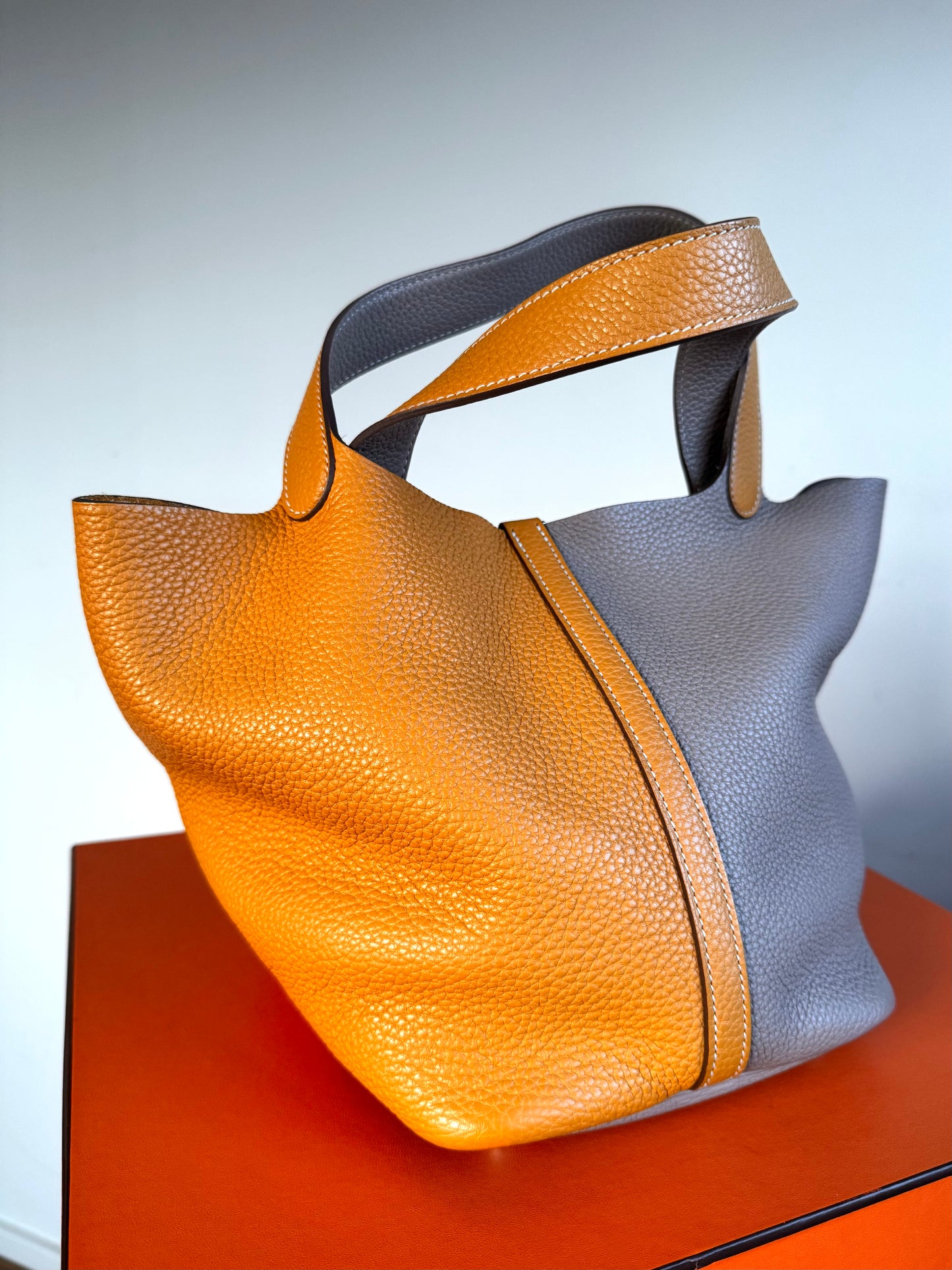 Pre-owned Hermès Picotin 22 Bicolor Clemence Handbag