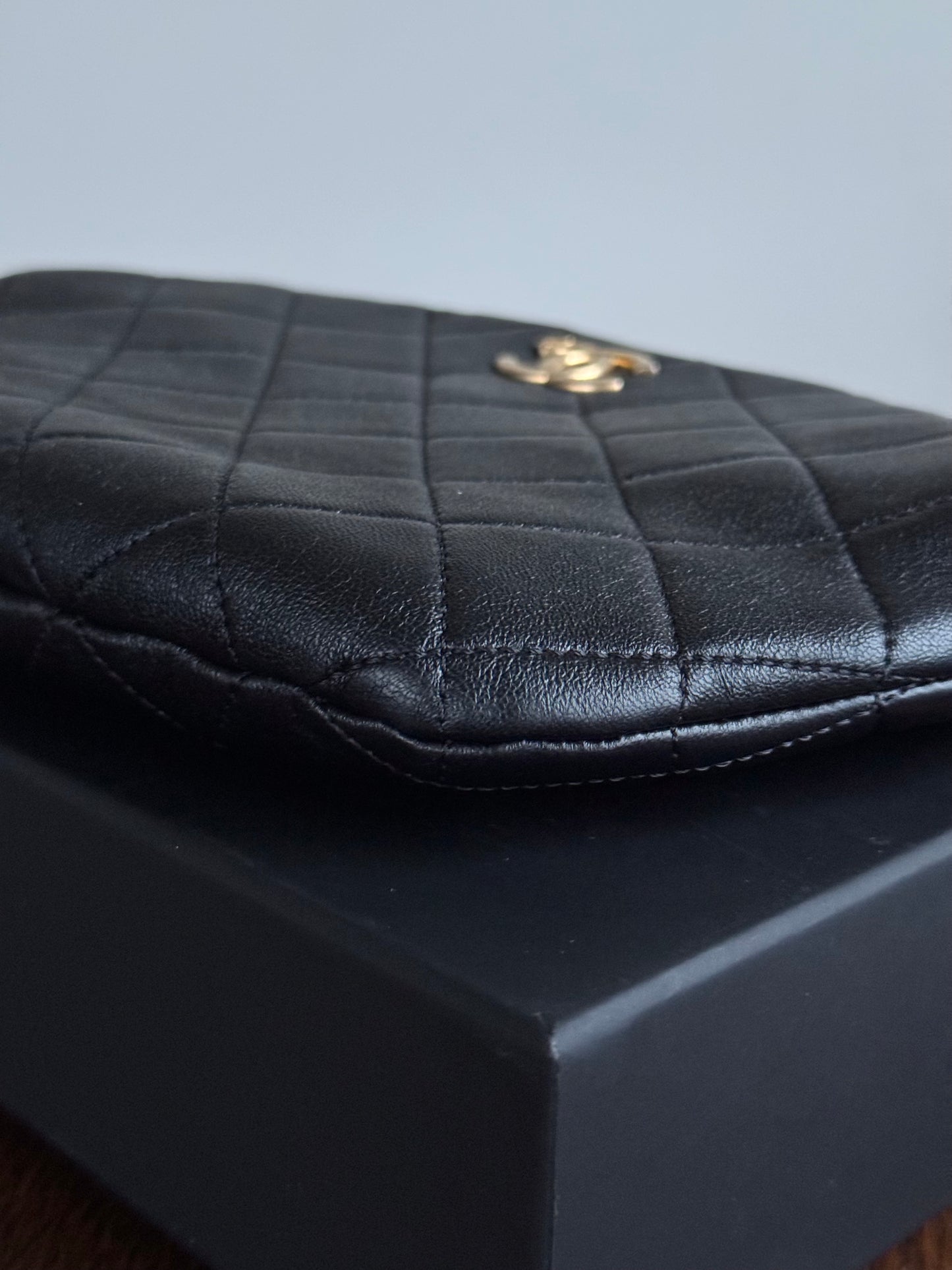 Pre-owned Chanel Black Lambskin Pearl Crown Handle Bag