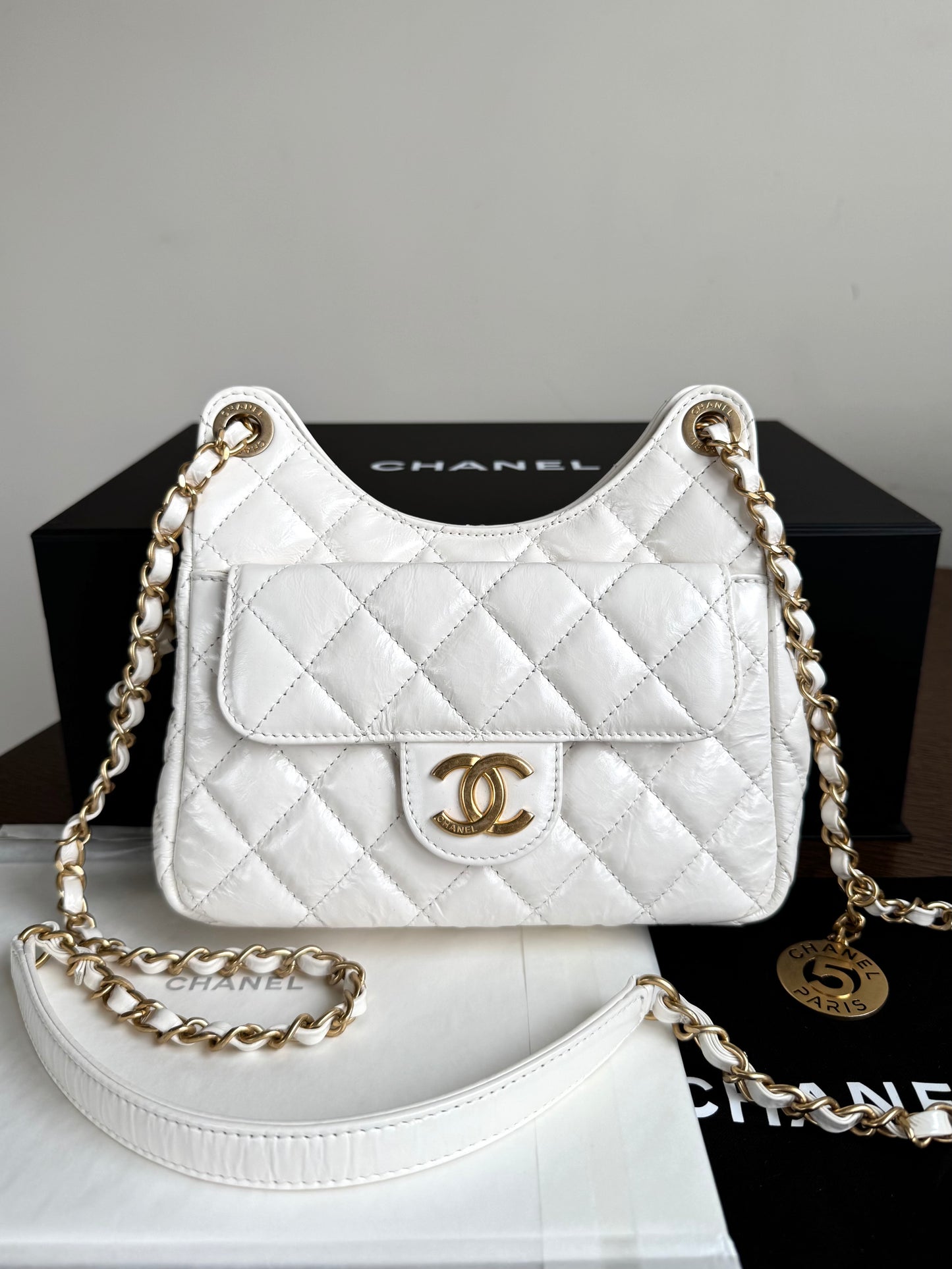 Pre-owned Chanel 2023 CC Small Wavy White Shiny Calfskin Hobo Bag