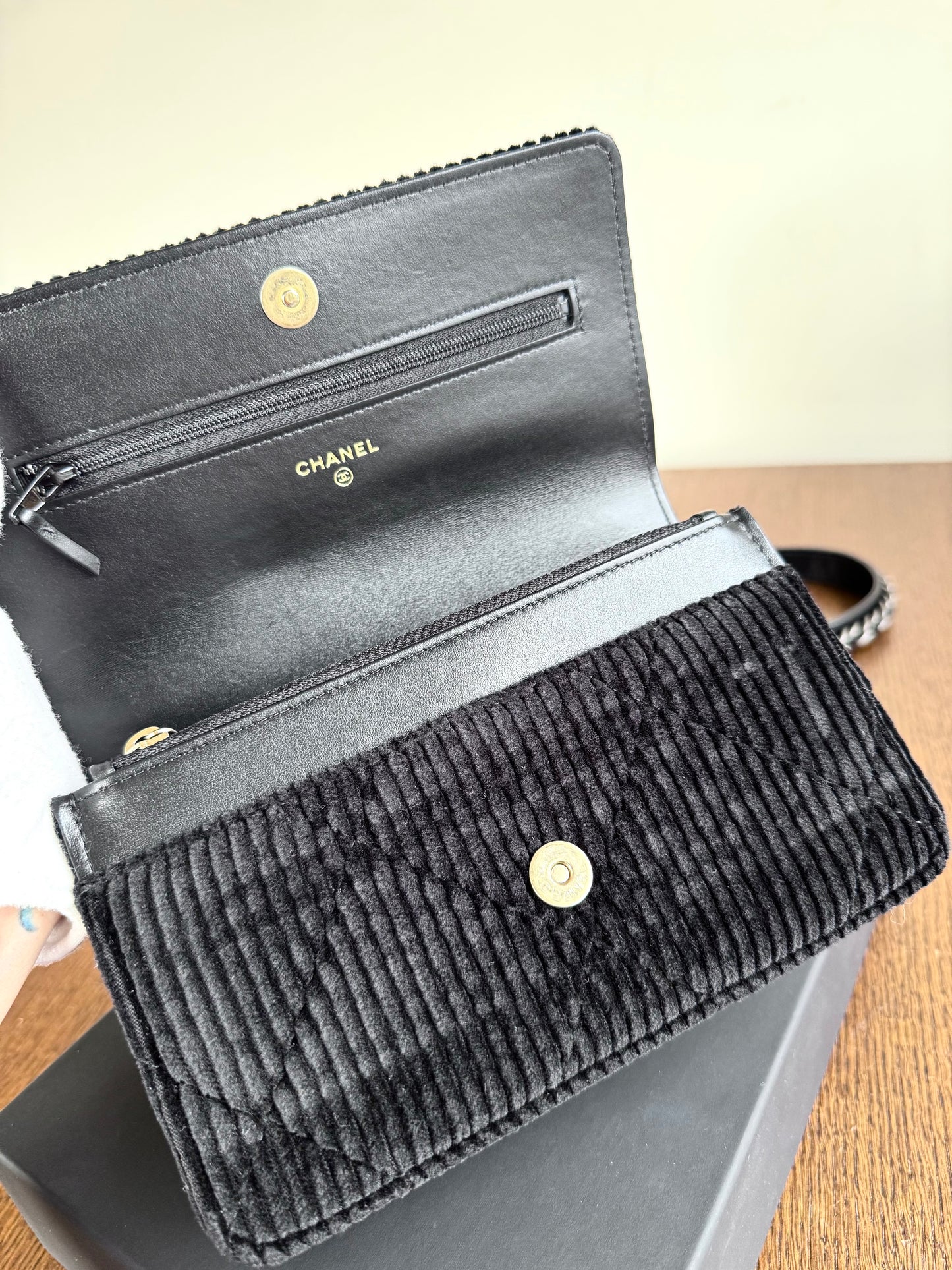 Pre-owned Chanel 19 Wallet On Chain Corduroy Black Bag