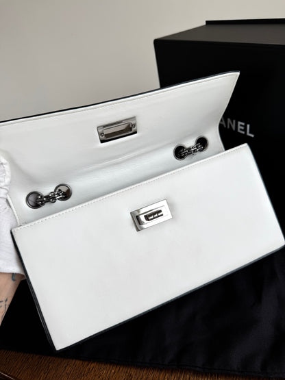 Pre-owned Chanel Mademoiselle East West White Leather Bag