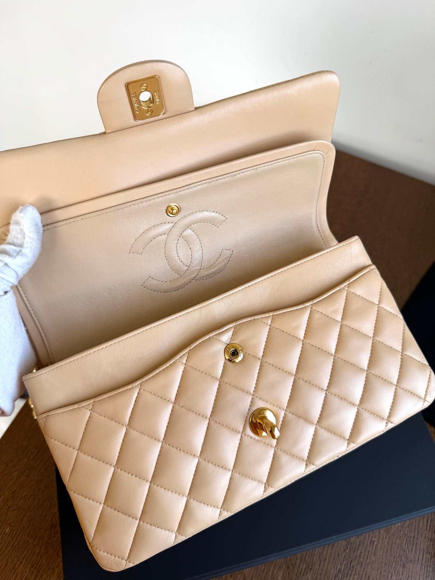 Pre-owned Chanel Timeless Classic Medium Beige Lambskin Flap Bag