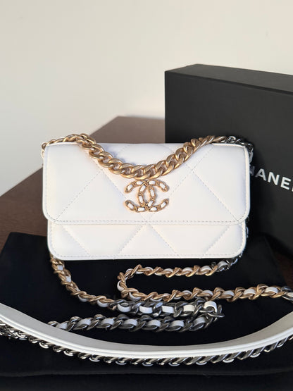 Pre-owned Chanel 19 WOC White Leather Flap Bag