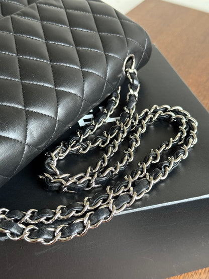Pre-owned Chanel Timeless Classic Medium Black Lambskin Flap Bag