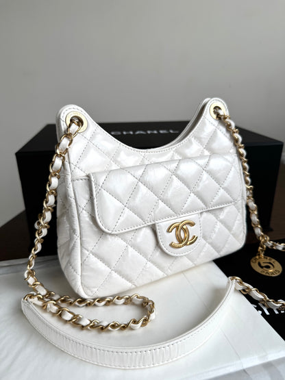 Pre-owned Chanel 2023 CC Small Wavy White Shiny Calfskin Hobo Bag