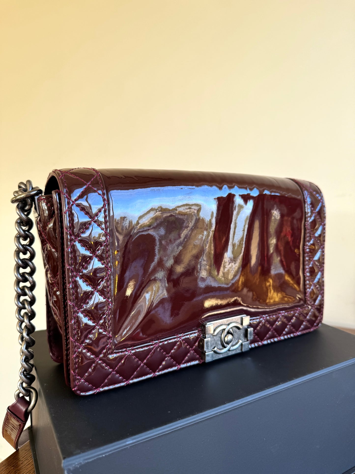 Pre-owned Chanel Boy Medium Burgundy Patent Leather Flap Bag