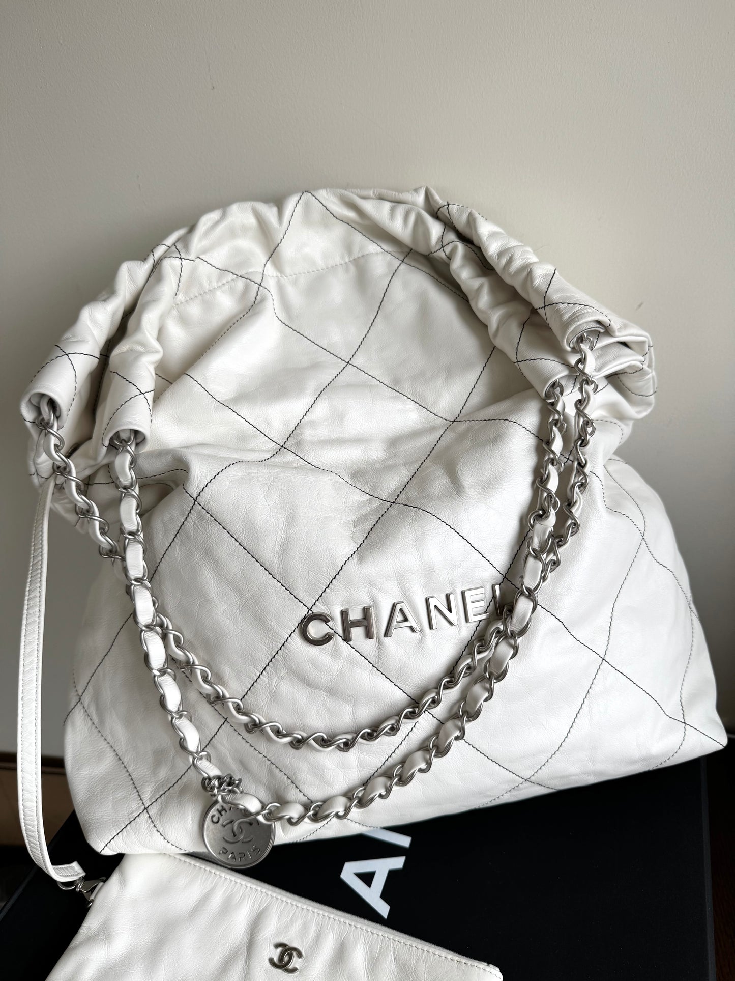 Pre-owned Chanel 22 Large White Leather Tote Bag