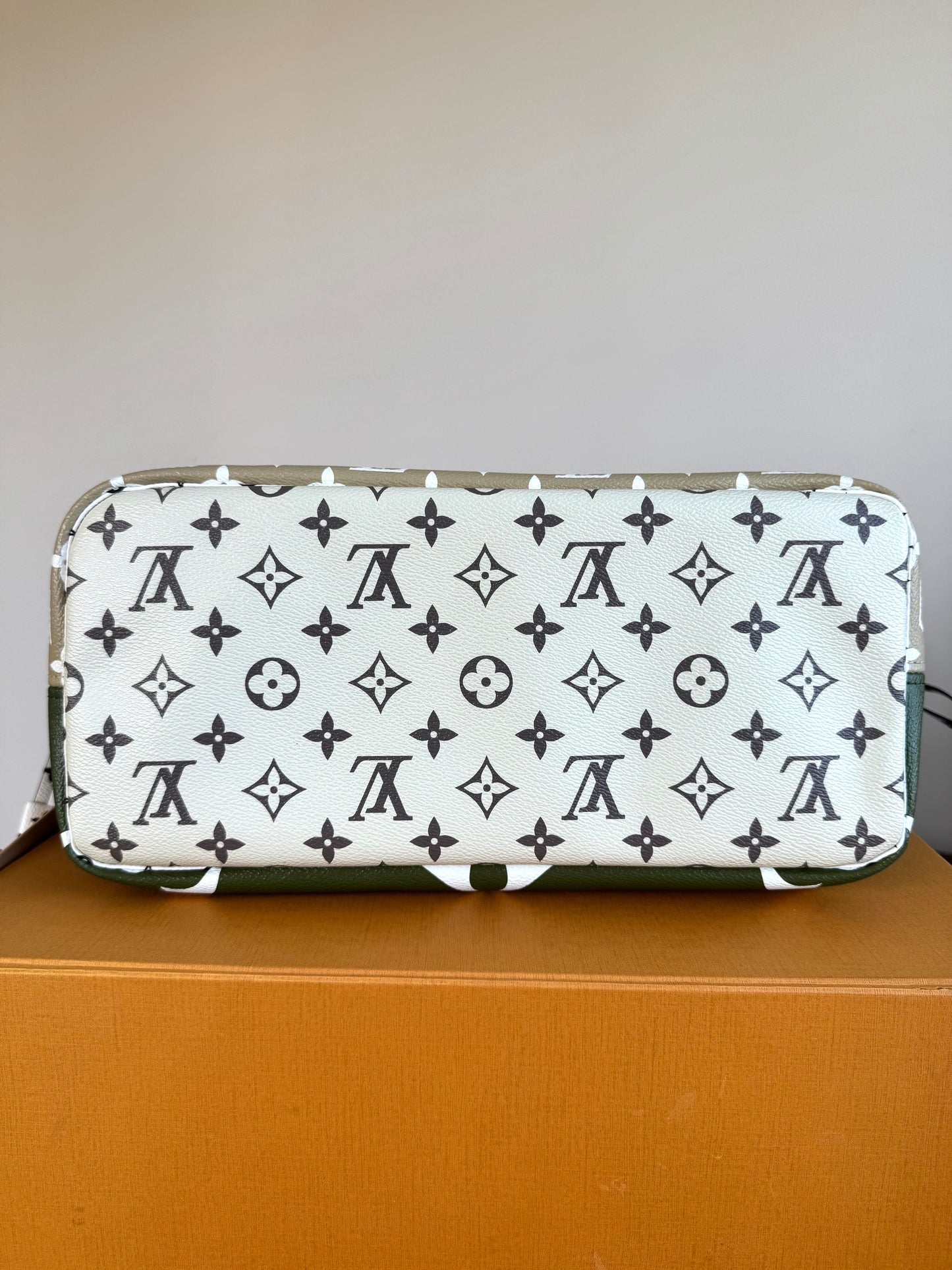 Pre-owned Louis Vuitton Neverfull MM Monogram Giant Kaki Tote Bag