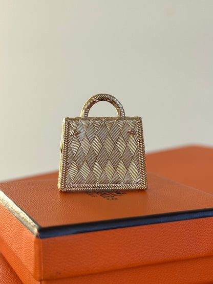 Pre-owned Hermès Curiosity Kelly Gold Pendant Necklace Charm