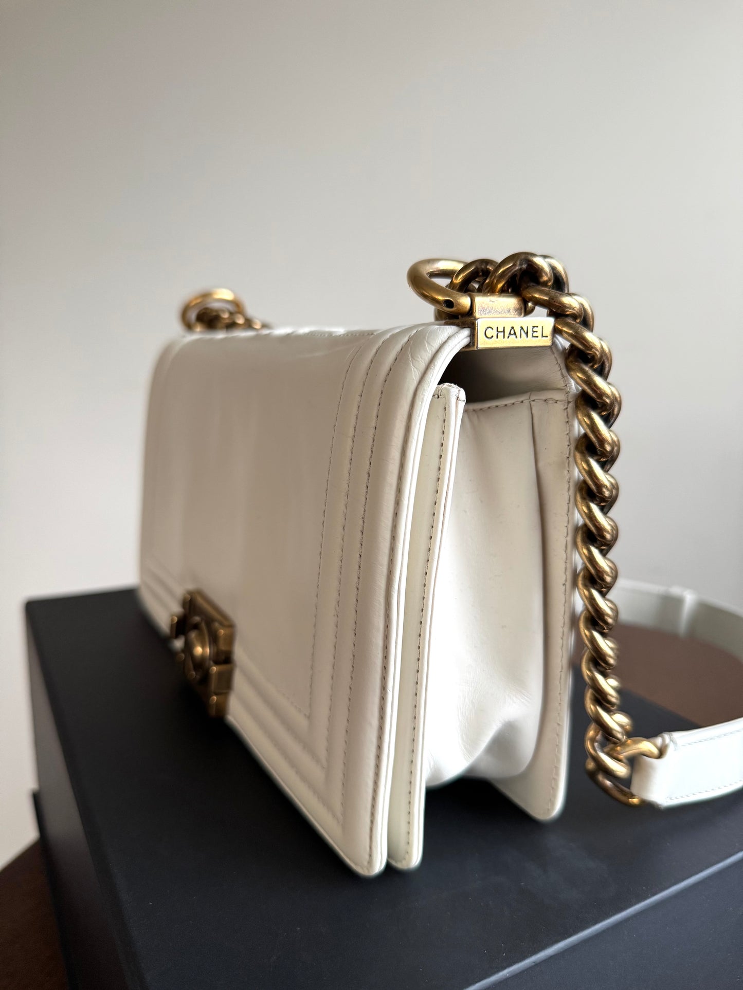 Pre-owned Chanel Boy Medium Original Clasp White Leather Flap Bag
