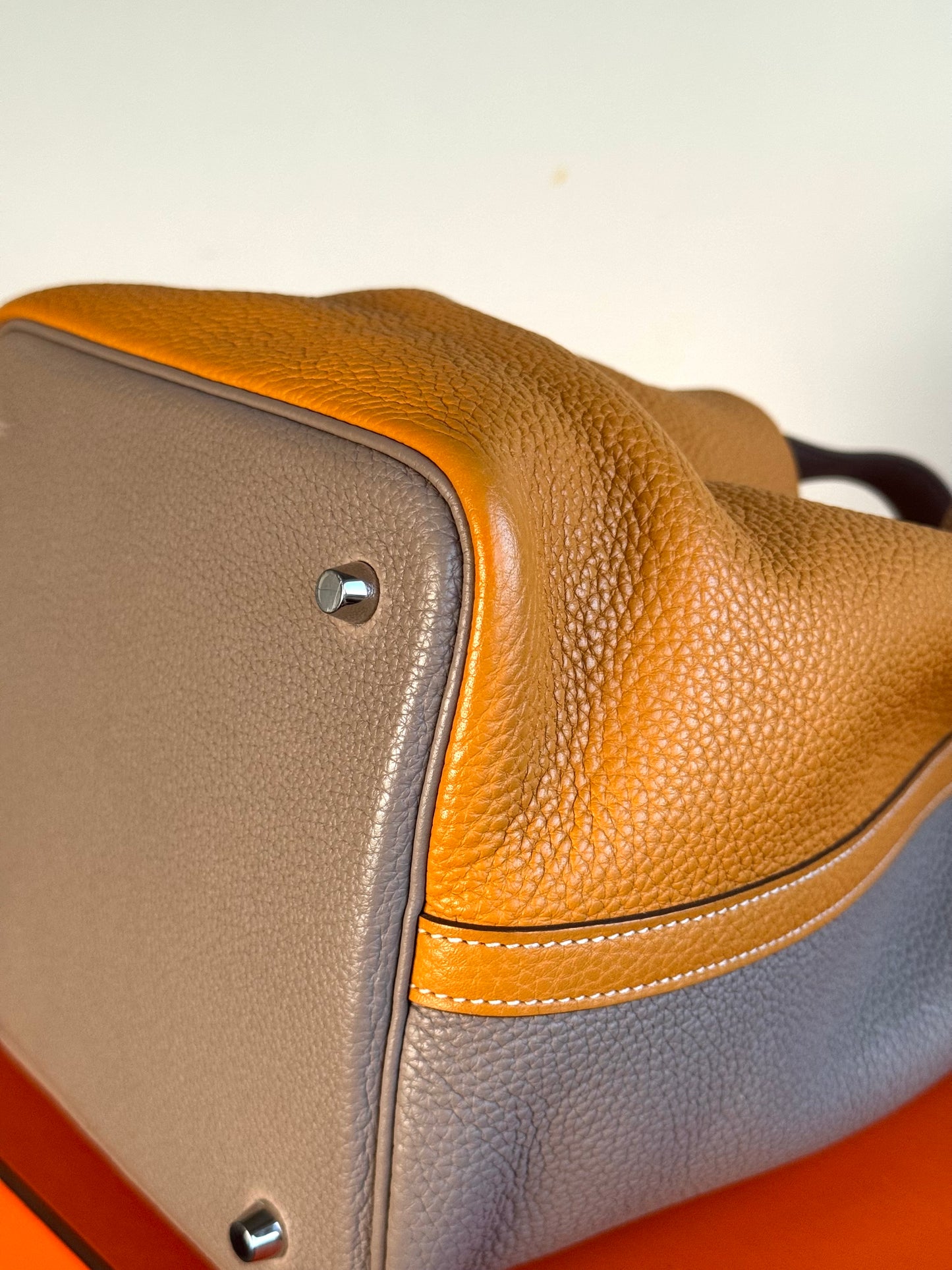 Pre-owned Hermès Picotin 22 Bicolor Clemence Handbag