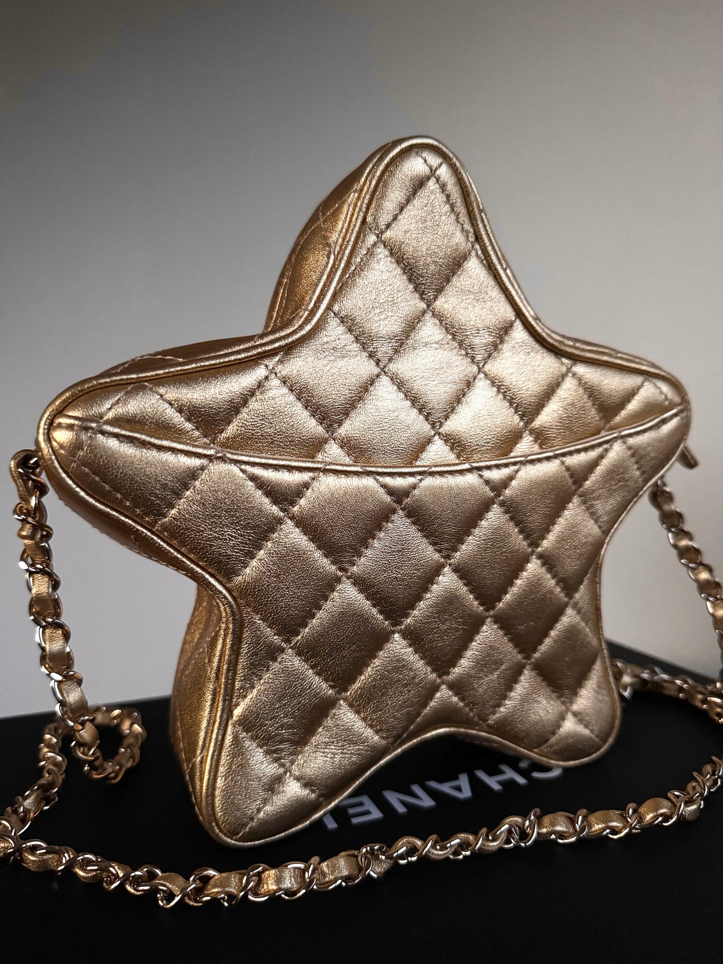 Pre-owned Chanel Walk Of Fame Metallic Gold Leather Bag