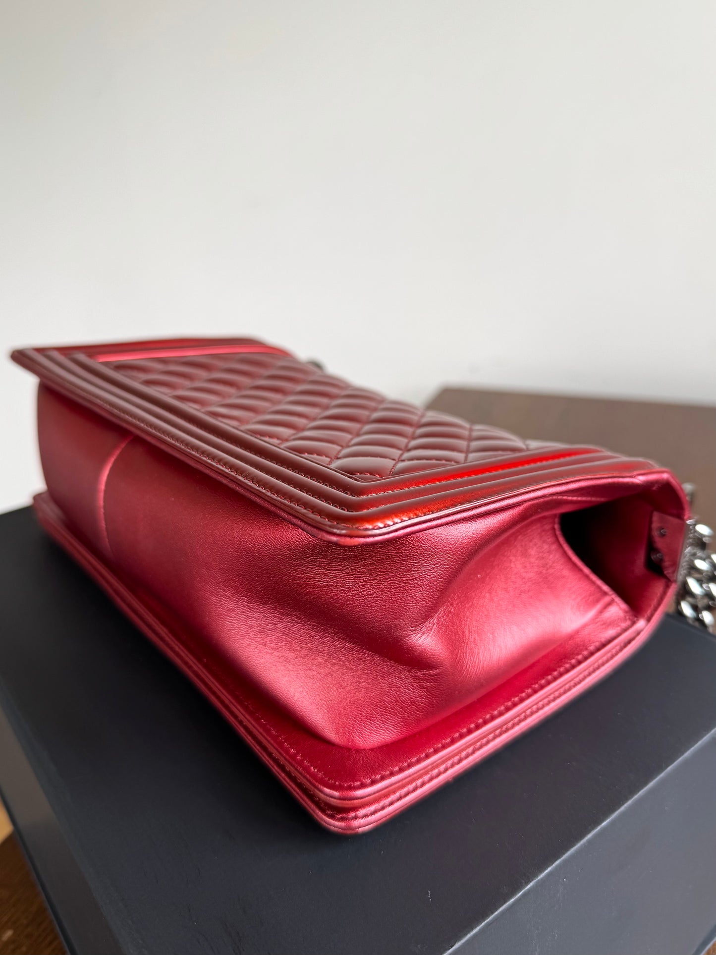 Pre-owned Chanel Boy Medium Metallic Red Patent Leather Bag