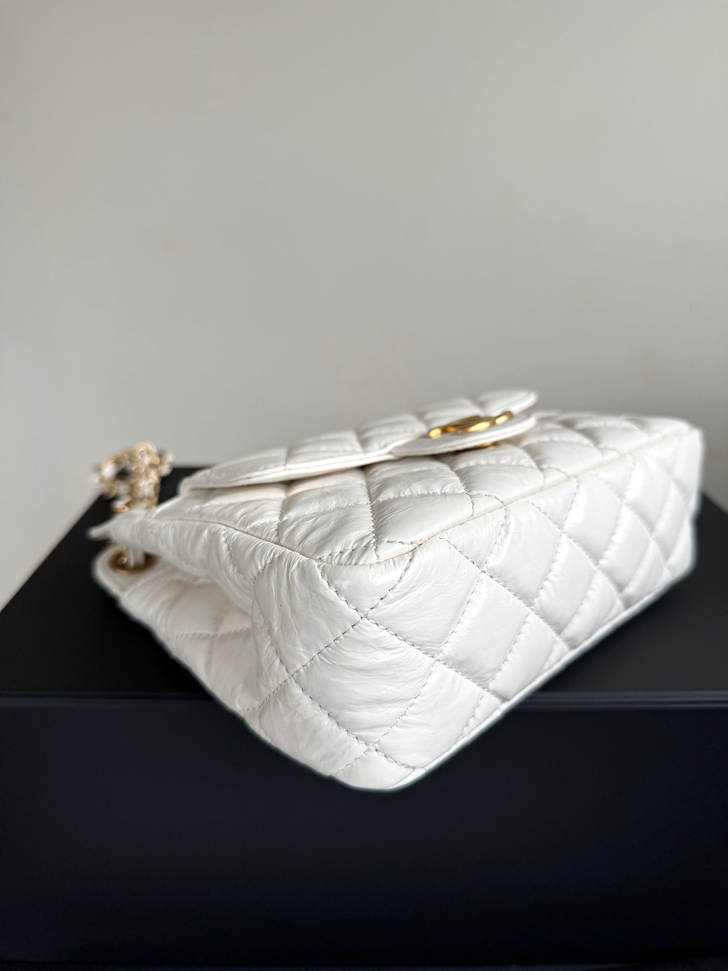 Pre-owned Chanel 2023 CC Small Wavy White Shiny Calfskin Hobo Bag