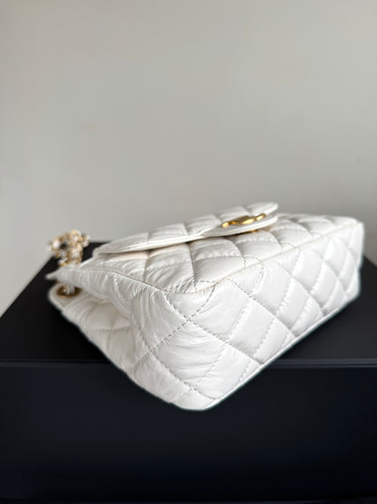 Pre-owned Chanel 2023 CC Small Wavy White Shiny Calfskin Hobo Bag