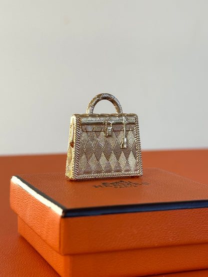 Pre-owned Hermès Curiosity Kelly Gold Pendant Necklace Charm