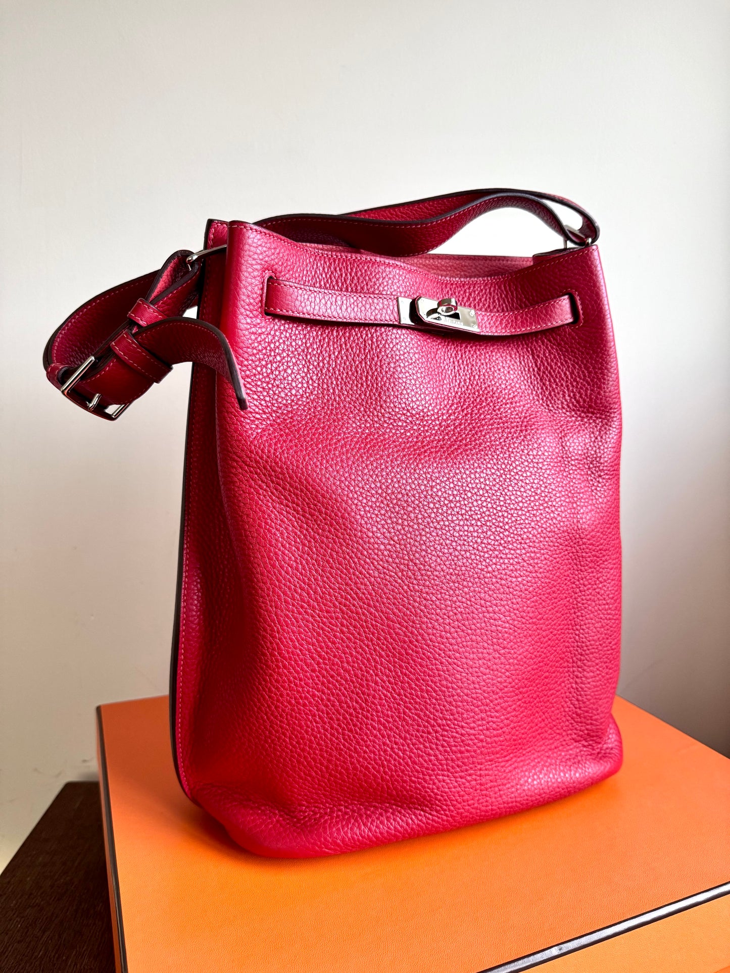 Pre-owned Hermès So Kelly 26 Red Togo Shoulder Bag