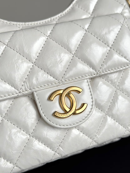 Pre-owned Chanel 2023 CC Small Wavy White Shiny Calfskin Hobo Bag