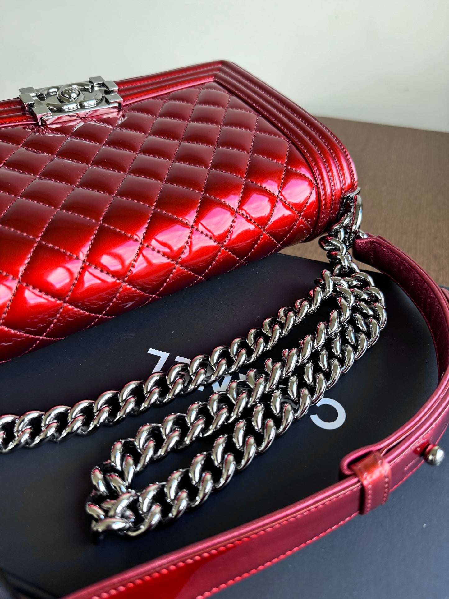 Pre-owned Chanel Boy Medium Metallic Red Patent Leather Bag